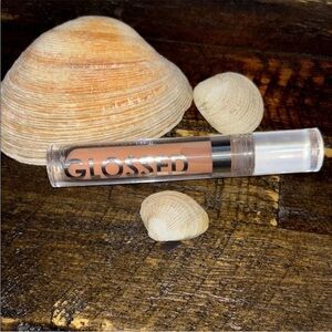 Sephora Glossed Lip Gloss - "Yes Honey" Tawny
Nude NWT Christmas